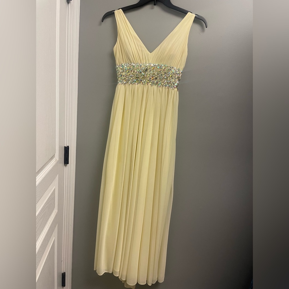 size 1-2 only worn once pale yellow